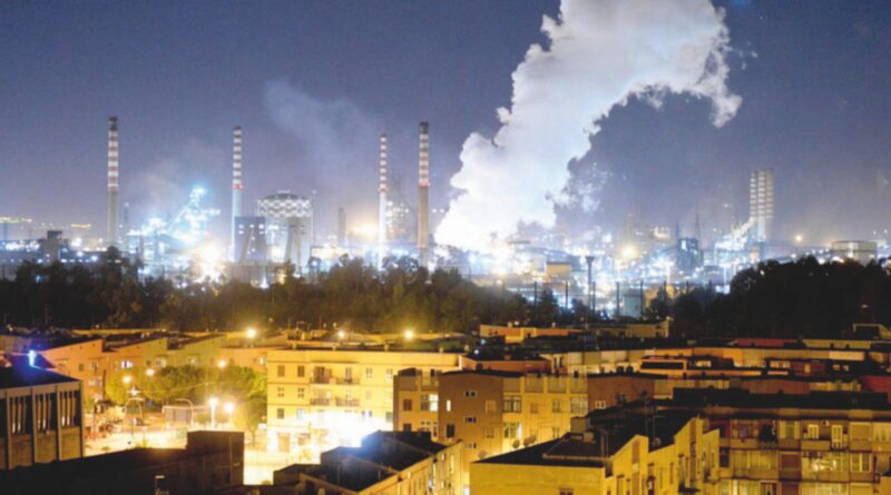 Ilva, sciopero di 4 ore nelle fabbriche mercoledì: “Il prezzo delle scelte non lo pagano gli operai”