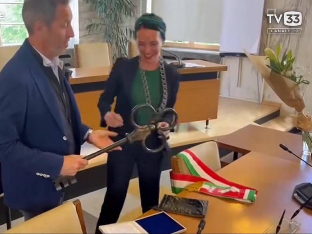 Chi è Katharina Zeller, la sindaca di Merano che si è tolta il tricolore