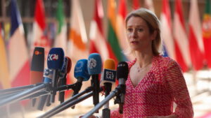 Ucraina: L’Ue approva il 17mo pacchetto di sanzioni contro la Russia. Mosca: “Pronti ai contatti, tocca a Kiev”
