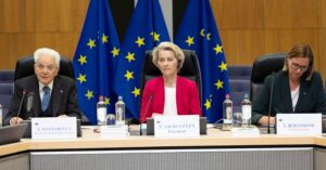Mattarella: “L’Italia lavorerà con responsabilità con la Ue, non affievolire spinta europeista”