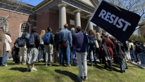 Harvard attacca l’azione “illegale” dell’amministrazione Trump che le impedisce di iscrivere studenti internazionali