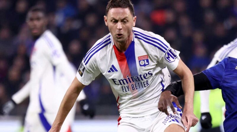 Ex Roma, Matic nella bufera: rischia una maxi squalifica per aver coperto il simbolo della lotta all&#039