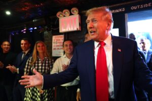 L’incasso di Donald Trump sulle criptovalute viene denunciato come “un’orgia di corruzione”