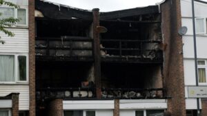 La polizia dà un nome alla madre e ai tre figli morti nell’incendio di una casa a Londra
