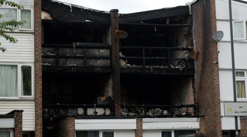 La polizia dà un nome alla madre e ai tre figli morti nell’incendio di una casa a Londra