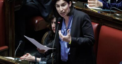 Elly sogna il quorum e il voto anticipato ma neanche il Pd ci crede