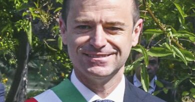 “Sistema Sorrento”, si dimettono 11 consiglieri: cade la giunta del sindaco arrestato Massimo Coppola