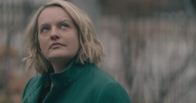 Elisabeth Moss pensa che la scena finale di The Handmaid’s Tale sia “assolutamente perfetta”