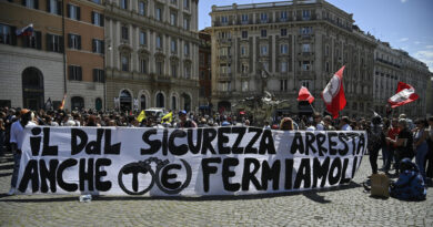 Il governo pone la fiducia sul decreto sicurezza, oggi il voto. Tensioni alla manifestazione a Roma
