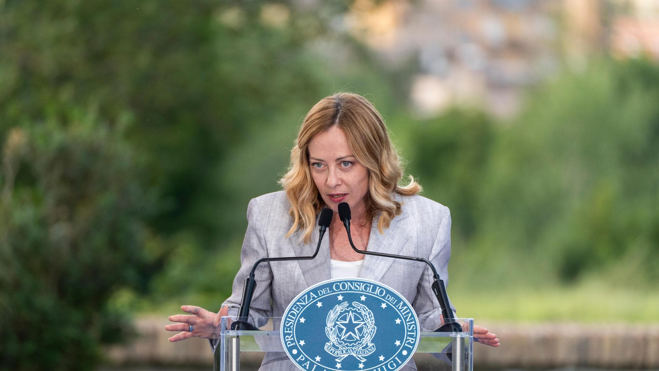Meloni dagli industriali con Metsola: “Ue dalla nostra parte ma non sempre. L’Italia torna attrattiva”