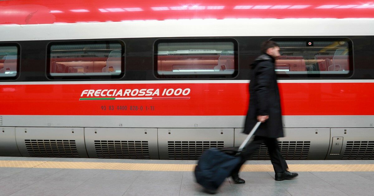 Decine di Alta Velocità con oltre un’ora di ritardo tra Milano e Bologna: “Inconveniente tecnico”