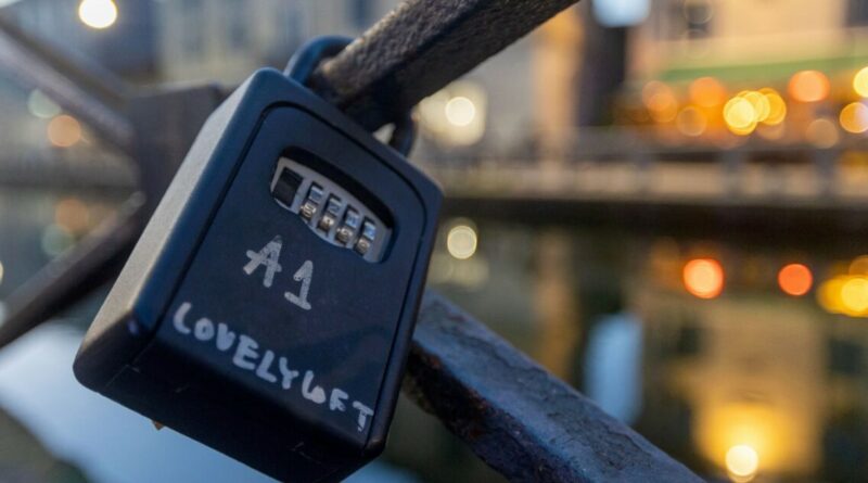 Self check-in, il Tar del Lazio boccia la stretta del Viminale: annullato il divieto di usare le keybox per gli affitti brevi