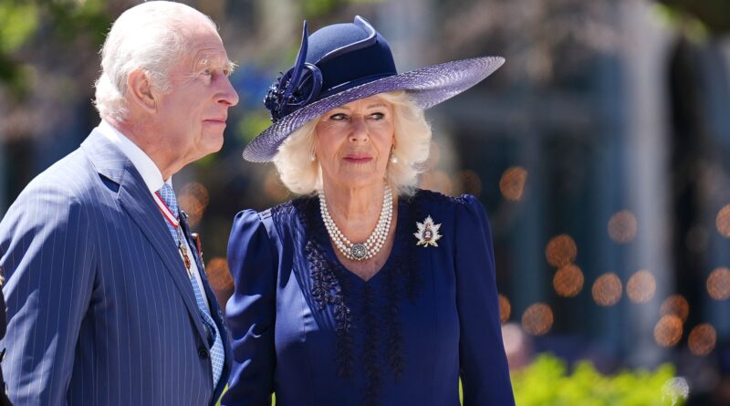 La regina Camilla ha sottolineato i legami tra Gran Bretagna e Canada con una scelta di gioielli inaspettata