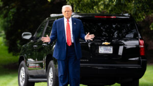 Trump raddoppia i dazi sull’acciaio al 50%