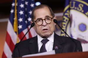 “Si comportano come fascisti”: Il rappresentante Jerry Nadler denuncia il DHS dopo che un assistente è stato trattenuto e ammanettato