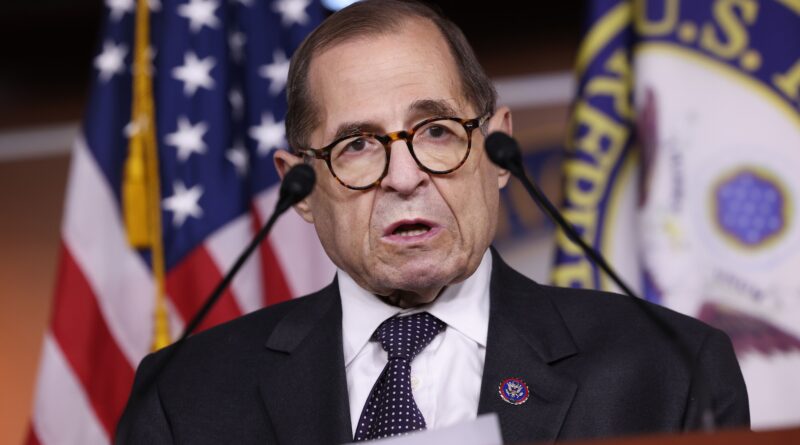 “Si comportano come fascisti”: Il rappresentante Jerry Nadler denuncia il DHS dopo che un assistente è stato trattenuto e ammanettato