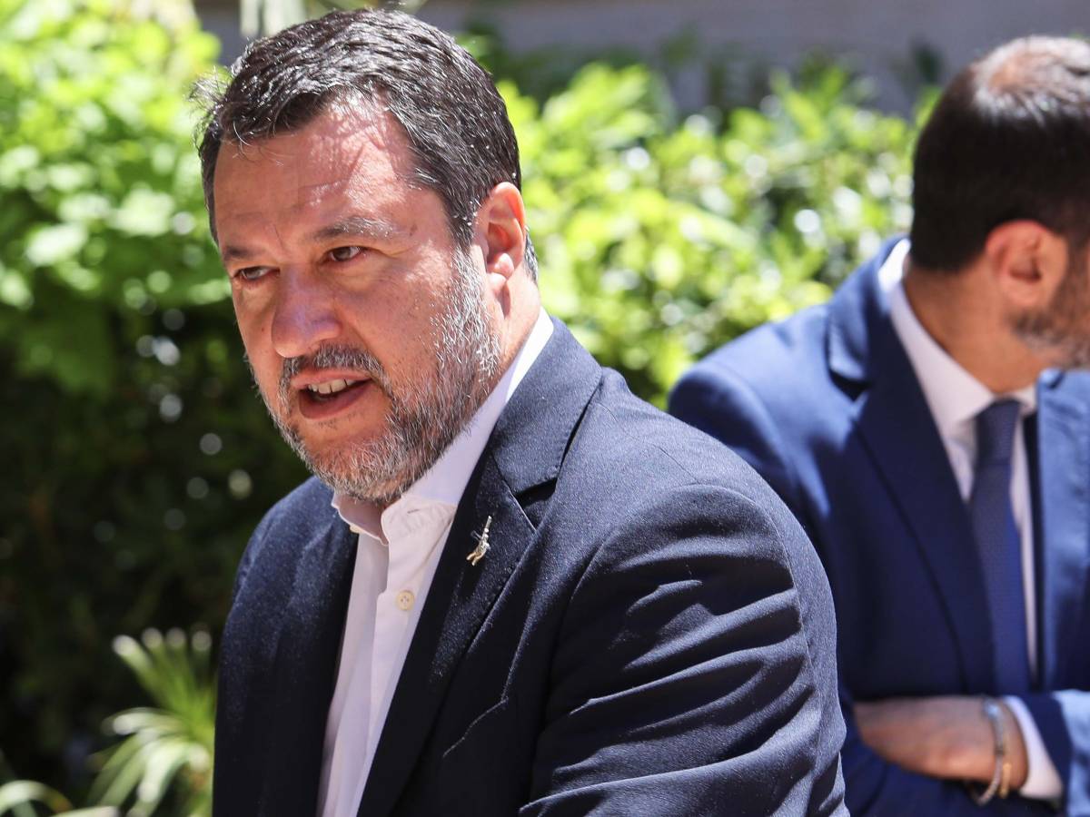 Insulti volgari e irripetibili alla figlia di Salvini: “Criticatemi”