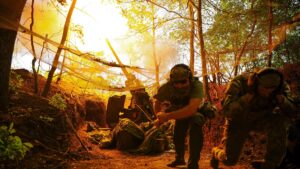 Guerra Ucraina – Russia, le notizie di oggi. Zelensky: “Putin mostra dito medio al mondo”. Droni russi nel nord: 5 morti