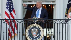 Trump vieta i viaggi negli Usa da 12 Paesi, limiti agli ingressi da altri sette: “Motivi di sicurezza”