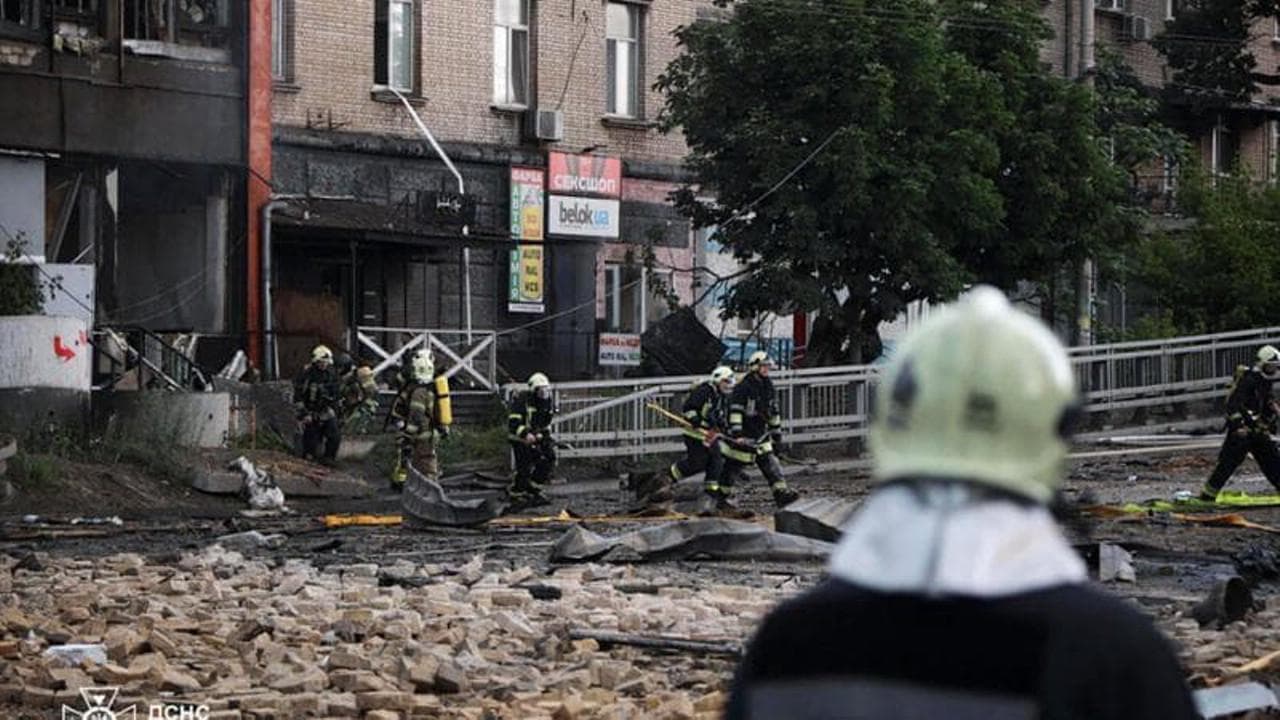 Guerra Ucraina-Russia, le news. 215 attacchi russi, 5 morti. Zelensky: “Putin assassino di bambini”