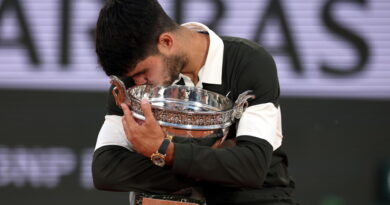 Alcaraz vince al Roland Garros. Sinner battuto al super tie break del quinto set FOTO