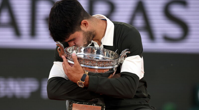 Alcaraz vince al Roland Garros. Sinner battuto al super tie break del quinto set FOTO