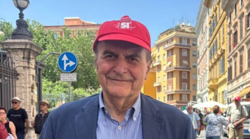 In piazza col capellino del “Sì” al referendum. Bufera su Bersani al corteo pro Pal