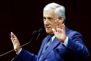 Italiani a Guantanamo? Tajani: “Non ci andranno. Rimpatrieremo gli irregolari”