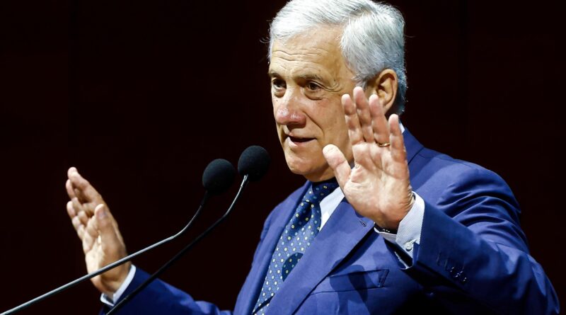 Italiani a Guantanamo? Tajani: “Non ci andranno. Rimpatrieremo gli irregolari”