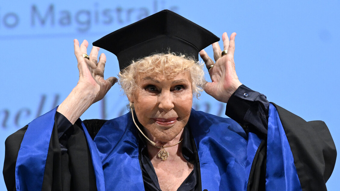 Vanoni laureata, ‘ero ignorante ma poi arrivò Strehler’