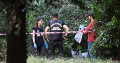 Cadaveri a Villa Pamphili, identificata la donna trovata morta con la figlia