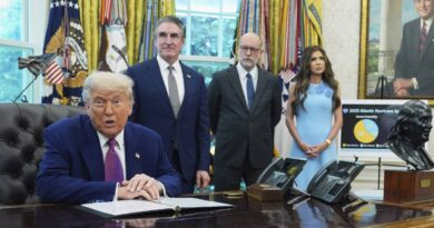 Trump: “Soldati ovunque ci saranno rivolti”. E manda 9mila migranti a Guantanamo