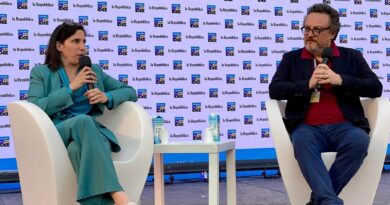 Repubblica delle Idee 2025 in diretta: la segretaria pd Schlein con Orfeo. Ora sul palco il premio Oscar Basel Adra