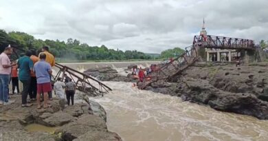 Crollo di un ponte in India, morti e decine di feriti