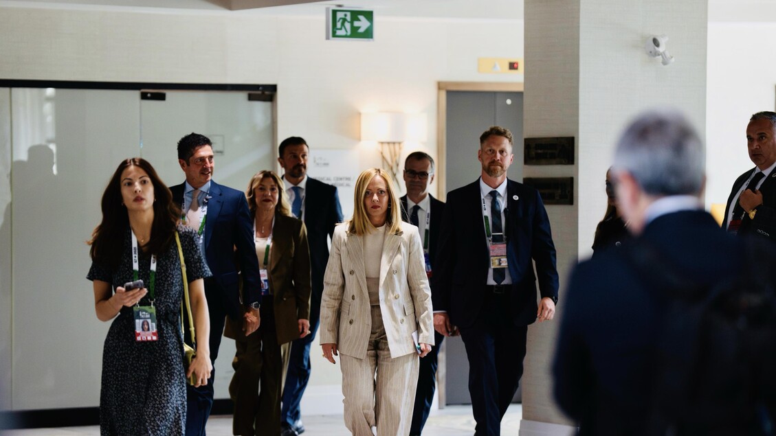 Incontro tra Meloni, Macron, Merz, Starmer e Carney verso il G7