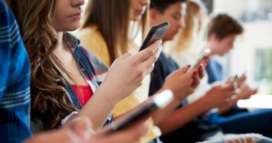 Scuola: da settembre stop ai cellulari in classe anche alle superiori