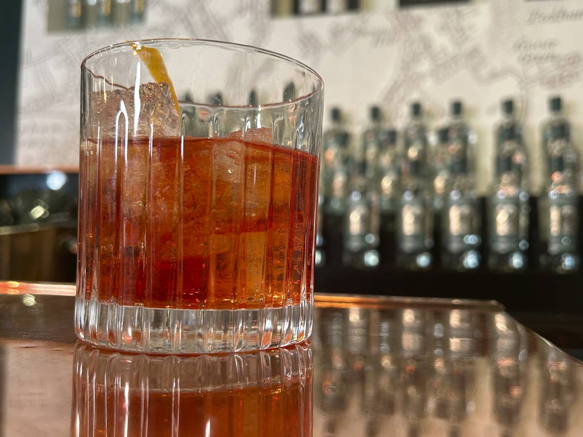 “Il Negroni è un drink razzista”. Rissa (woke) sfiorata al bar