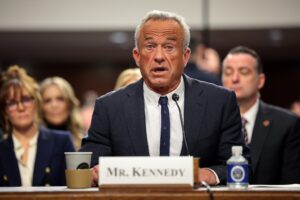 RFK Jr. assume scettici per il gruppo di esperti sui vaccini, perché la medicina moderna è per i babbei