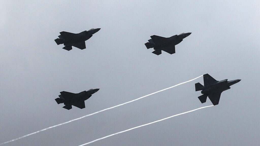 Netanyahu: ‘Fermeremo il nucleare dell’Iran con o senza Trump’. Esplosioni a Tel Aviv, Haifa e Gerusalemme