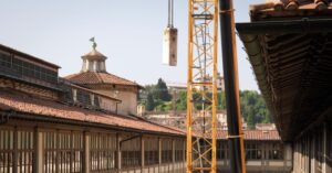 Uffizi, per un selfie il turista danneggia il capolavoro del 1712. Il direttore: “Porremo limiti”