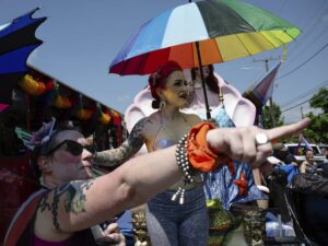 “Il gay pride con i soldi delle manifestazioni scolastiche”. La denuncia della Lega