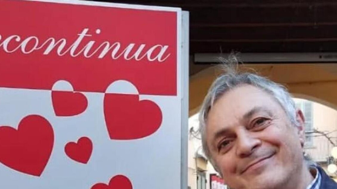 Uccide un negoziante a coltellate e fugge, caccia all’uomo nel Varesotto