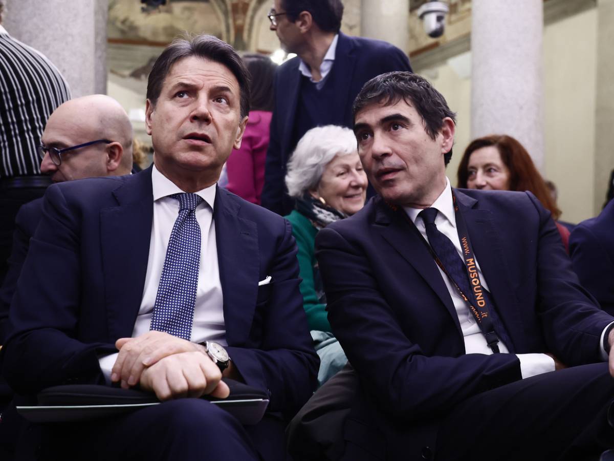 Le priorità della sinistra? Un’informativa di Piantedosi sulle nozze di Bezos