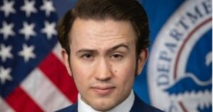 Esperienza da giardiniere e commesso, ma fan di Trump: chi è Thomas Fugate, il 22enne nuovo capo dell’antiterrorismo Usa
