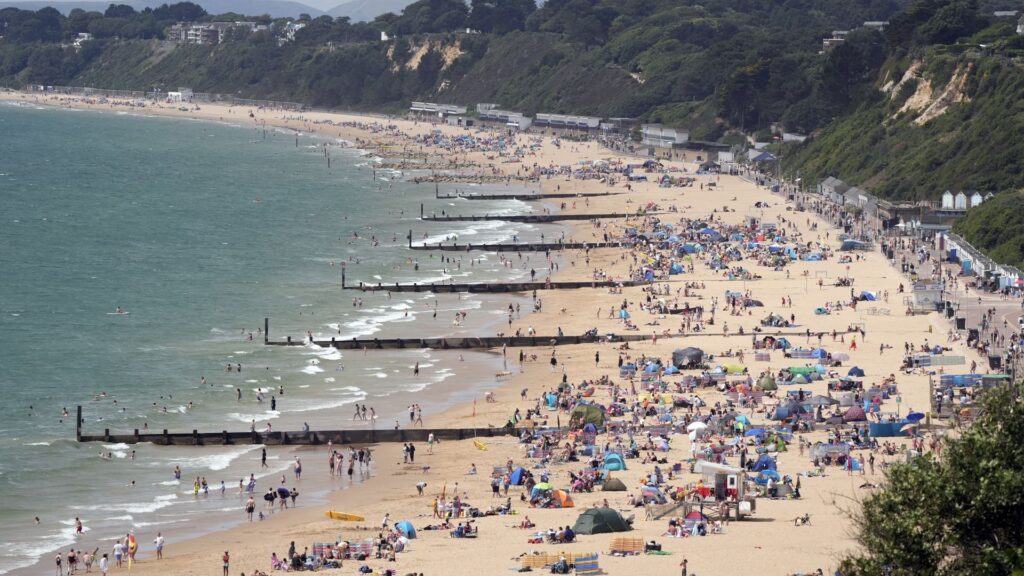 Il Regno Unito “sarà più caldo delle Barbados” con temperature che raggiungeranno il record di 34°C
