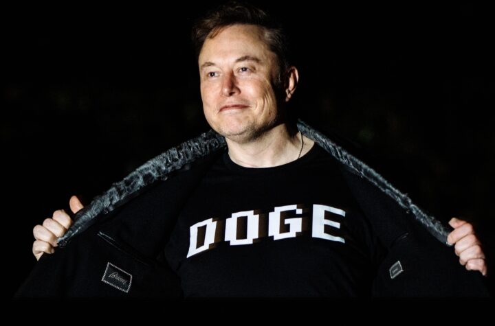 Elon Musk chiama i repubblicani “maiali” e chiede un nuovo partito politico