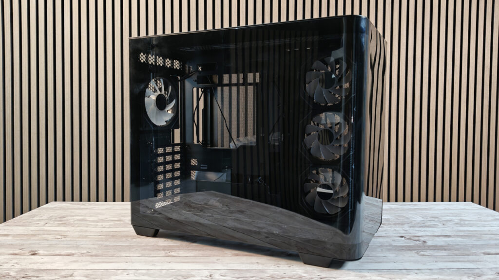 FSP M580: il case con vetro curvo per costruire da mostrare