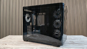 FSP M580: il case con vetro curvo per costruire da mostrare