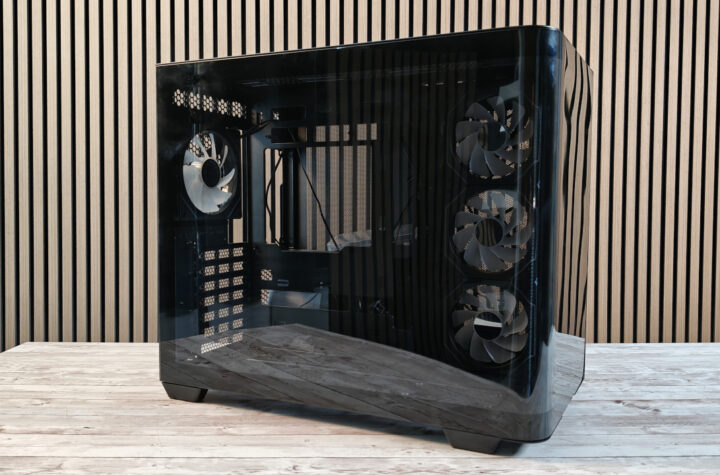 FSP M580: il case con vetro curvo per costruire da mostrare