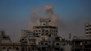 Gaza, 73 uccisi negli attacchi da Israele all’alba